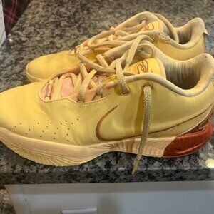 Lebron XXI "Dragon Pearl" Basketball shoes